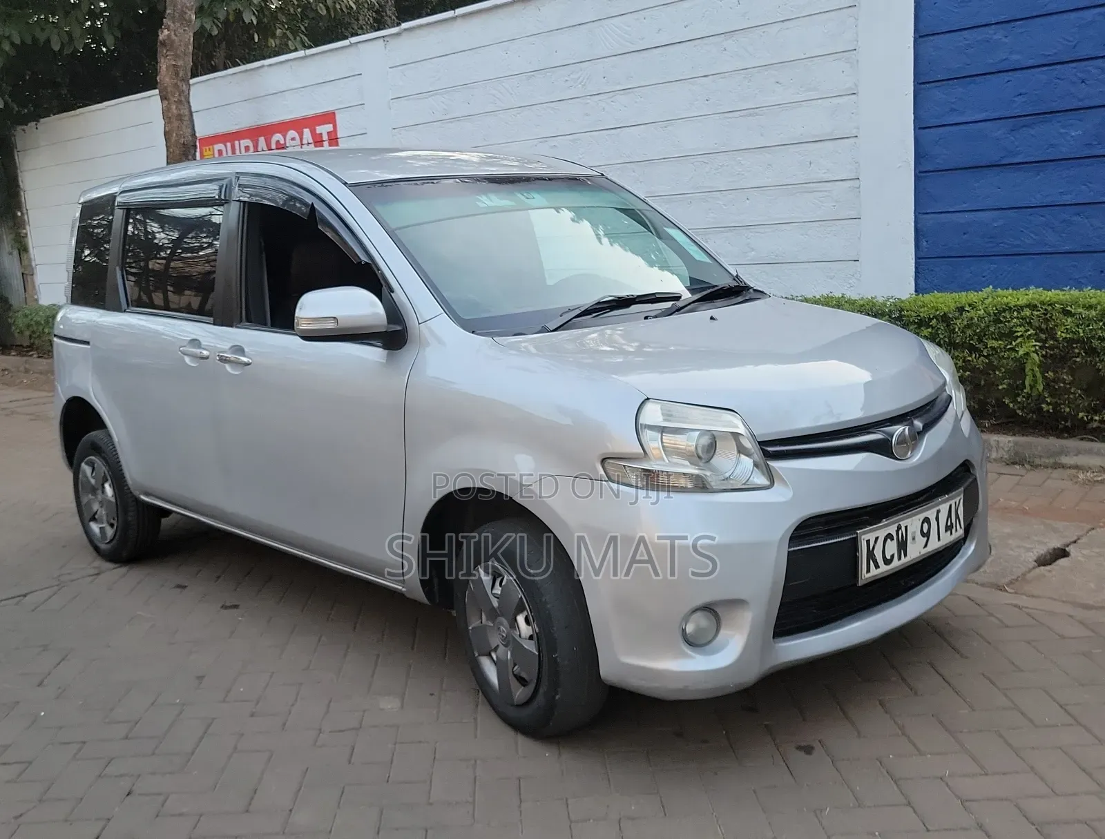 Toyota Sienta 2012