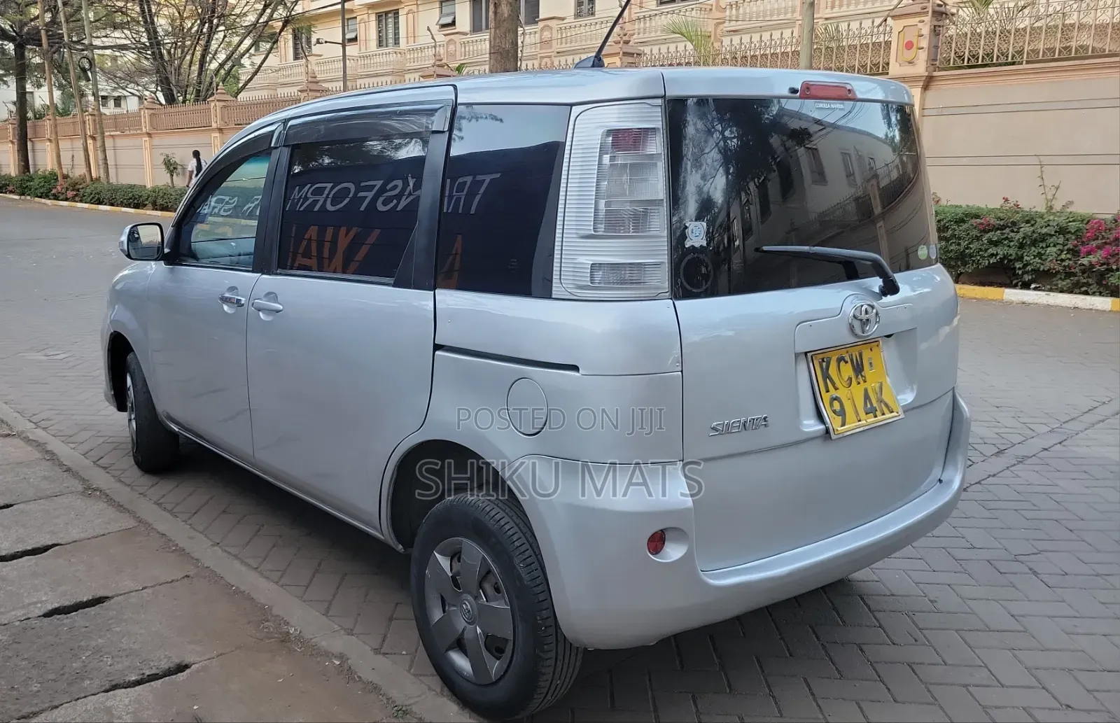 Toyota Sienta 2012