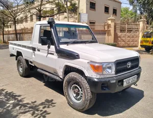 Toyota Land Cruiser 2013 White