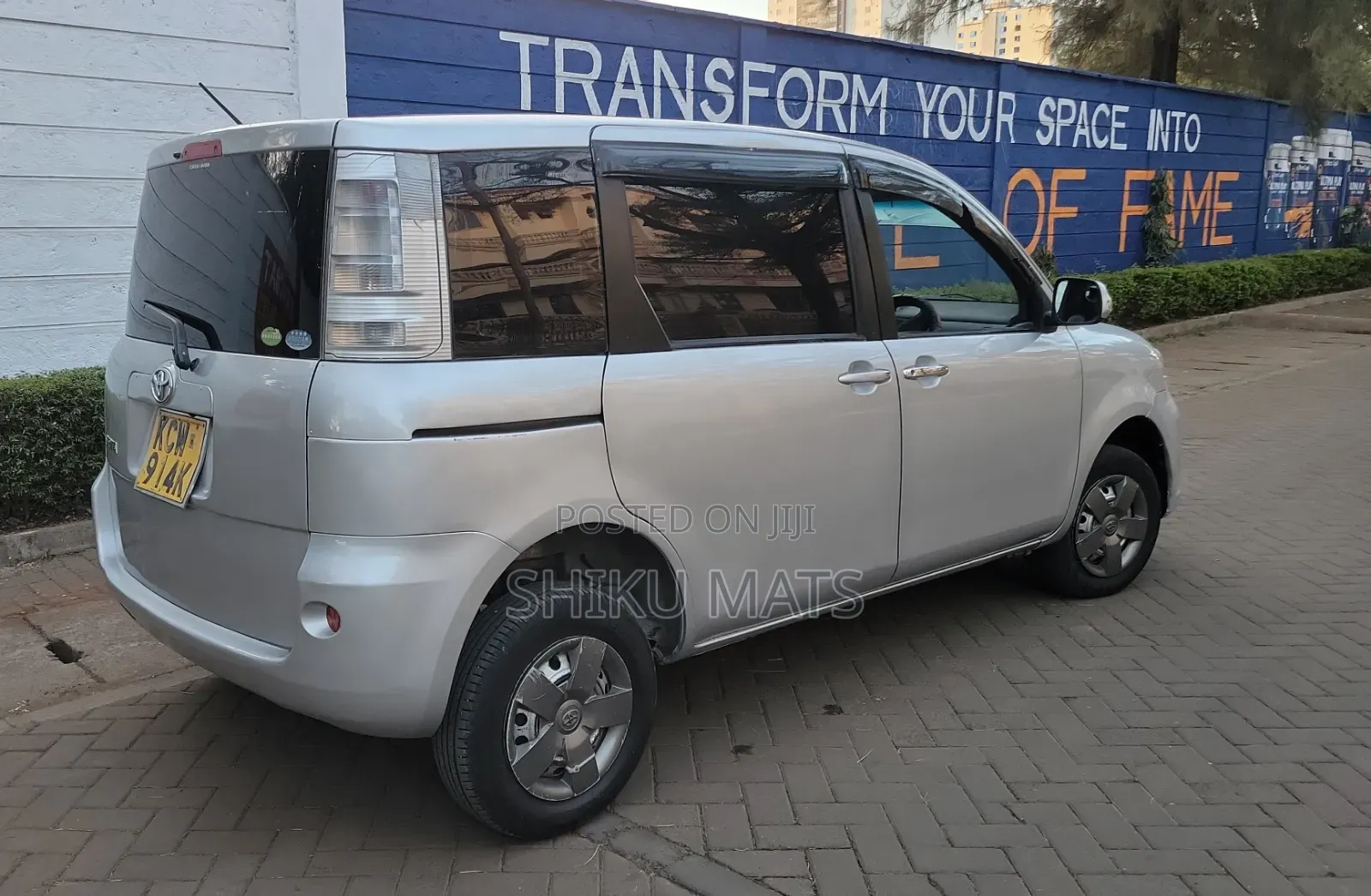 Toyota Sienta 2012