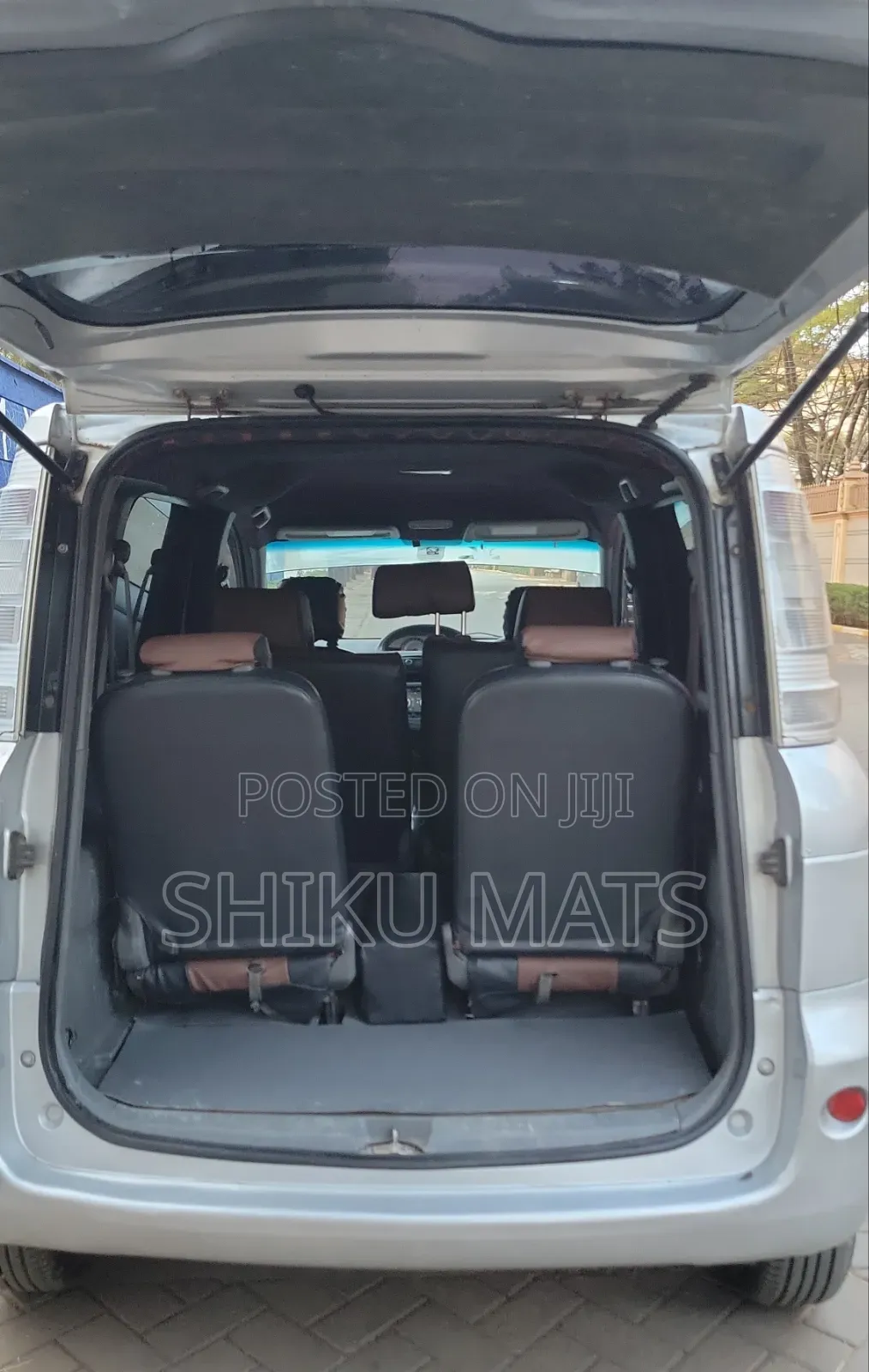 Toyota Sienta 2012