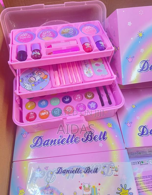Danielle Bell Makeup Kit – Kids’ Beauty & Pretend Play Set