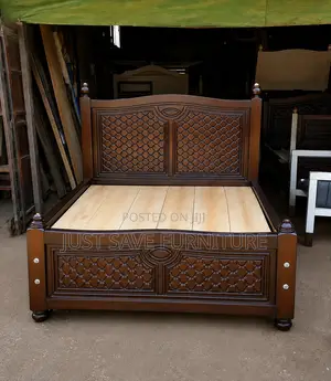 Royalwood 5x6 Mahogany Carved Bed