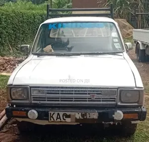Toyota Hilux 2200 4x4 1986 White