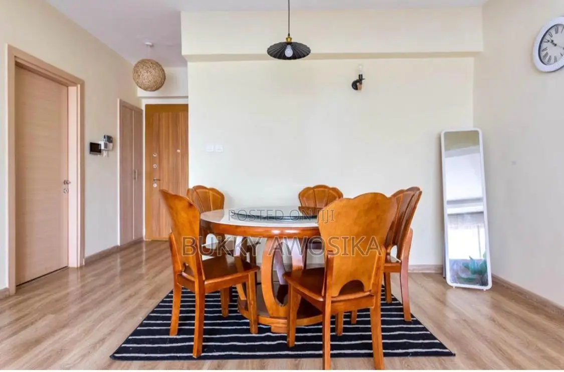 Elegant 6-Seater Round Wooden Dining Set With Glass Lazy Susan