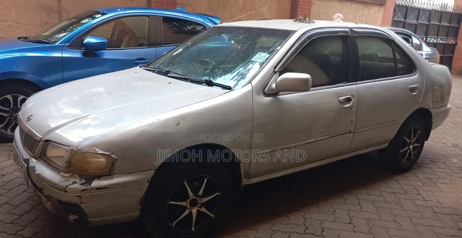 Nissan Sunny 2000 Gray