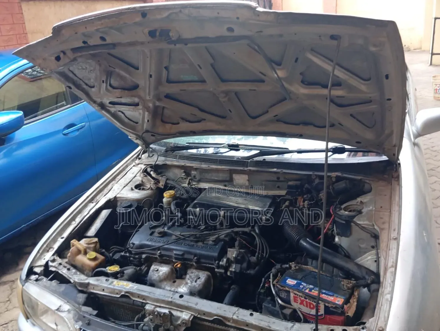 Nissan Sunny 2000 Gray