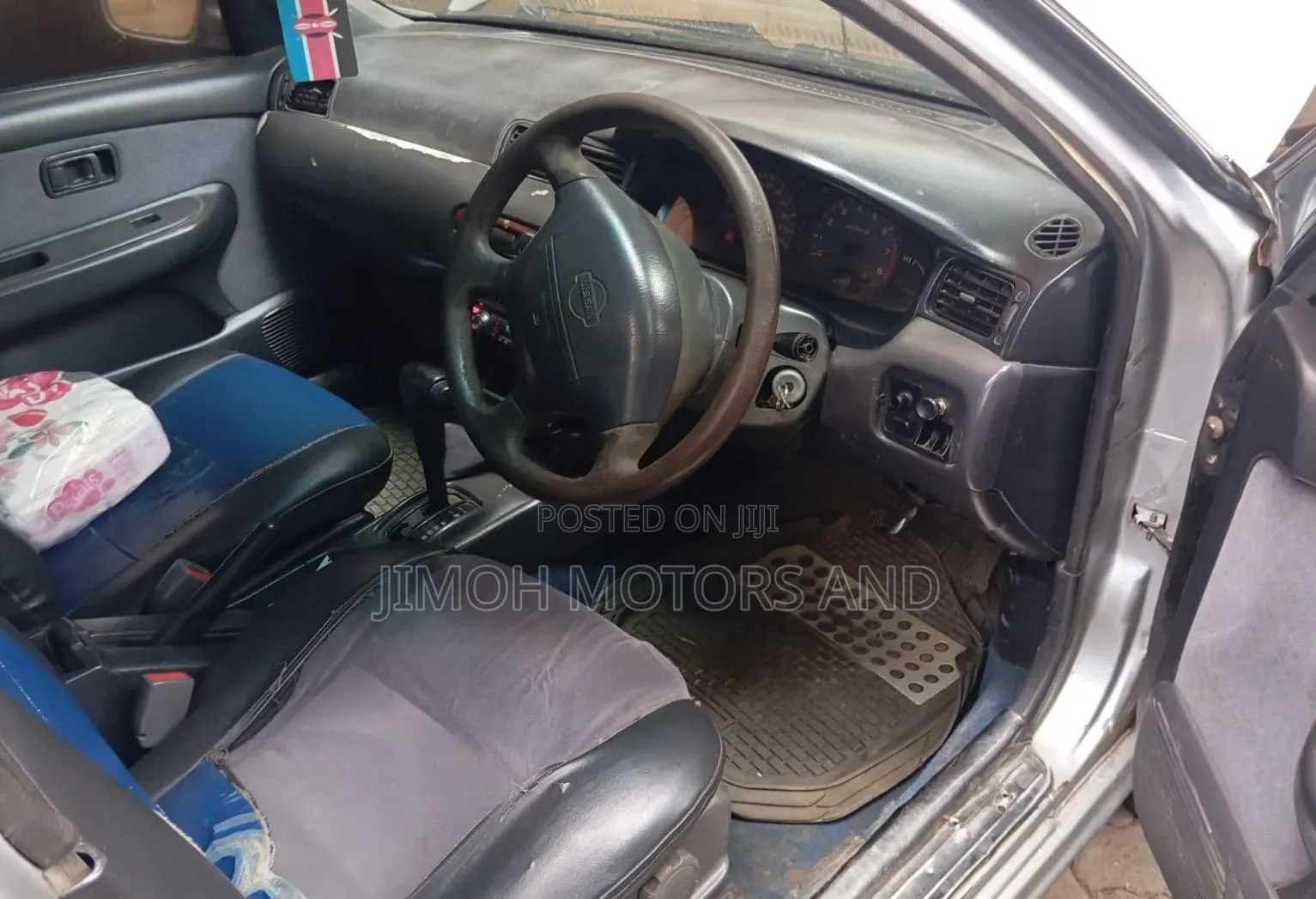 Nissan Sunny 2000 Gray