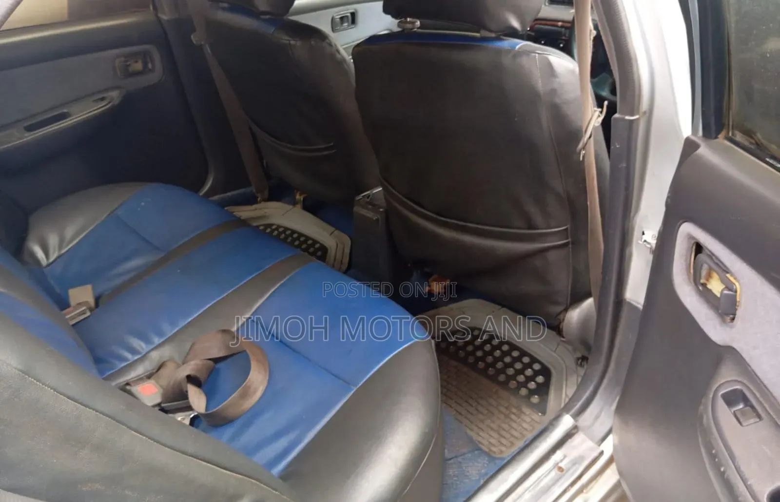 Nissan Sunny 2000 Gray