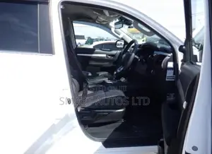 Toyota Hilux 2021 Pearl
