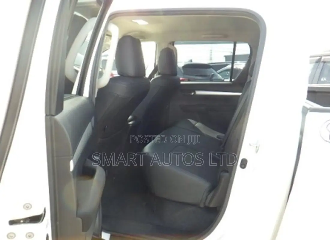 Toyota Hilux 2021 Pearl
