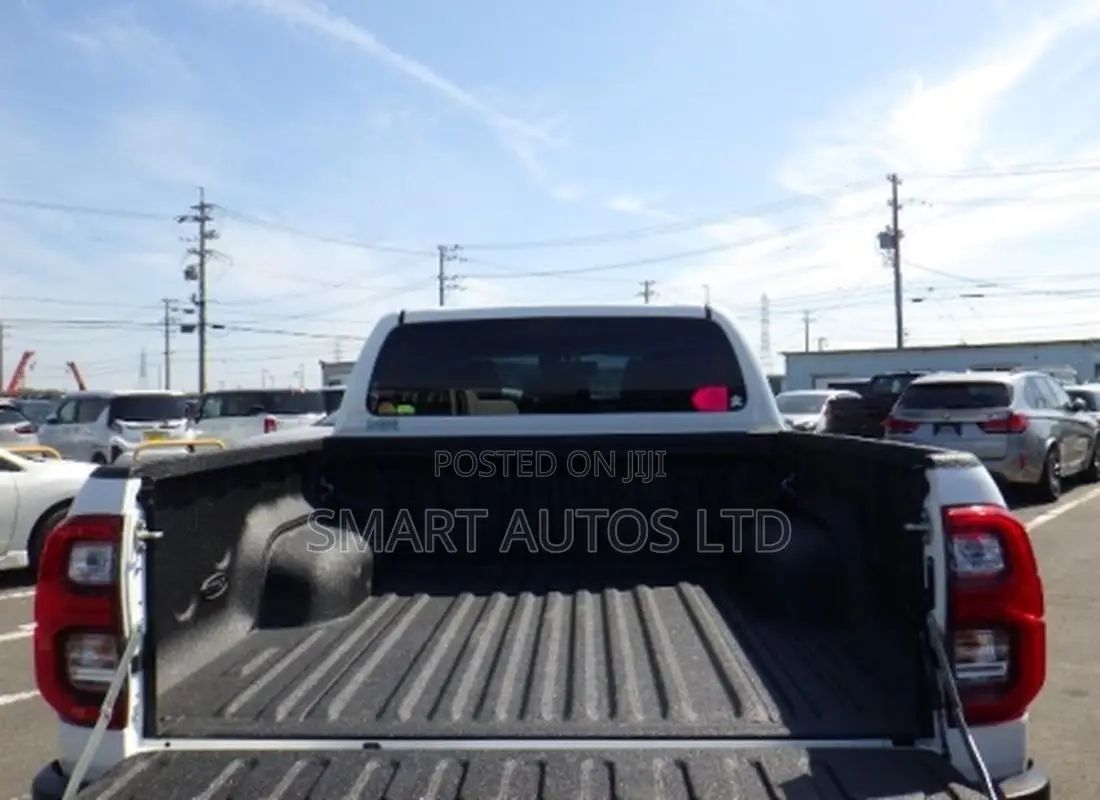 Toyota Hilux 2021 Pearl