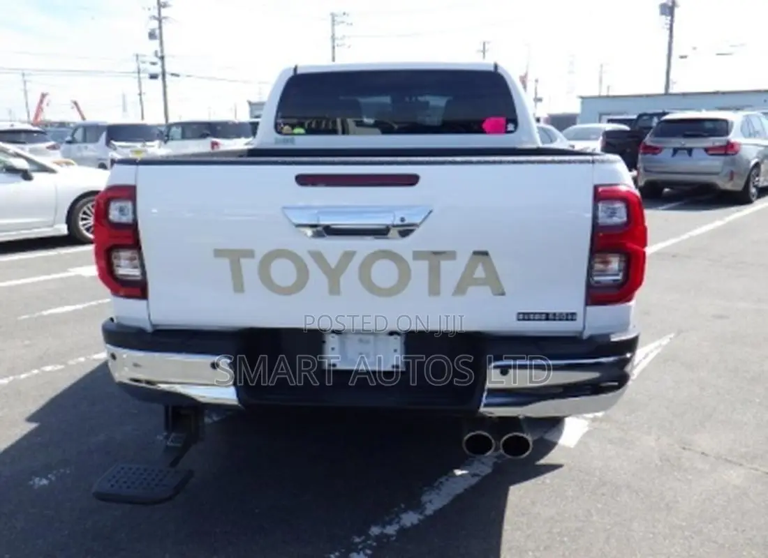 Toyota Hilux 2021 Pearl