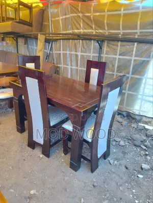Richwood Classic Four-Seater Dining Set