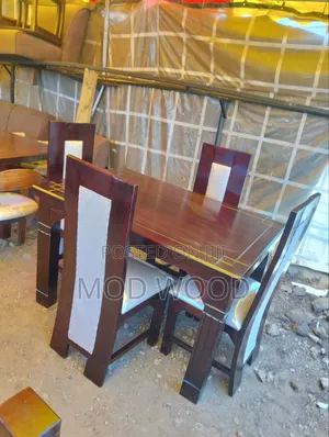 Richwood Classic Four-Seater Dining Set