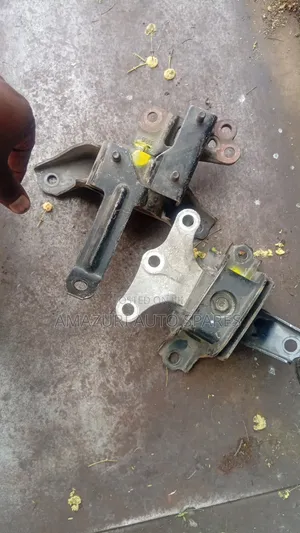 Suzuki Alto Gear Box and Engine Mounting