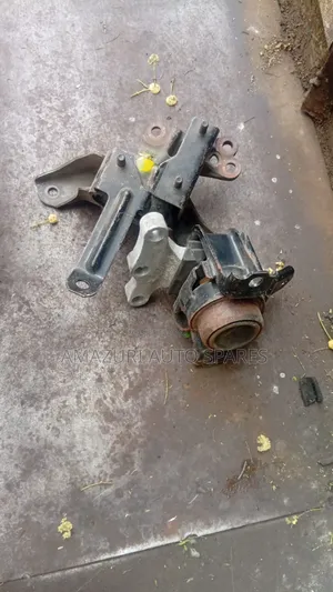 Suzuki Alto Gear Box and Engine Mounting