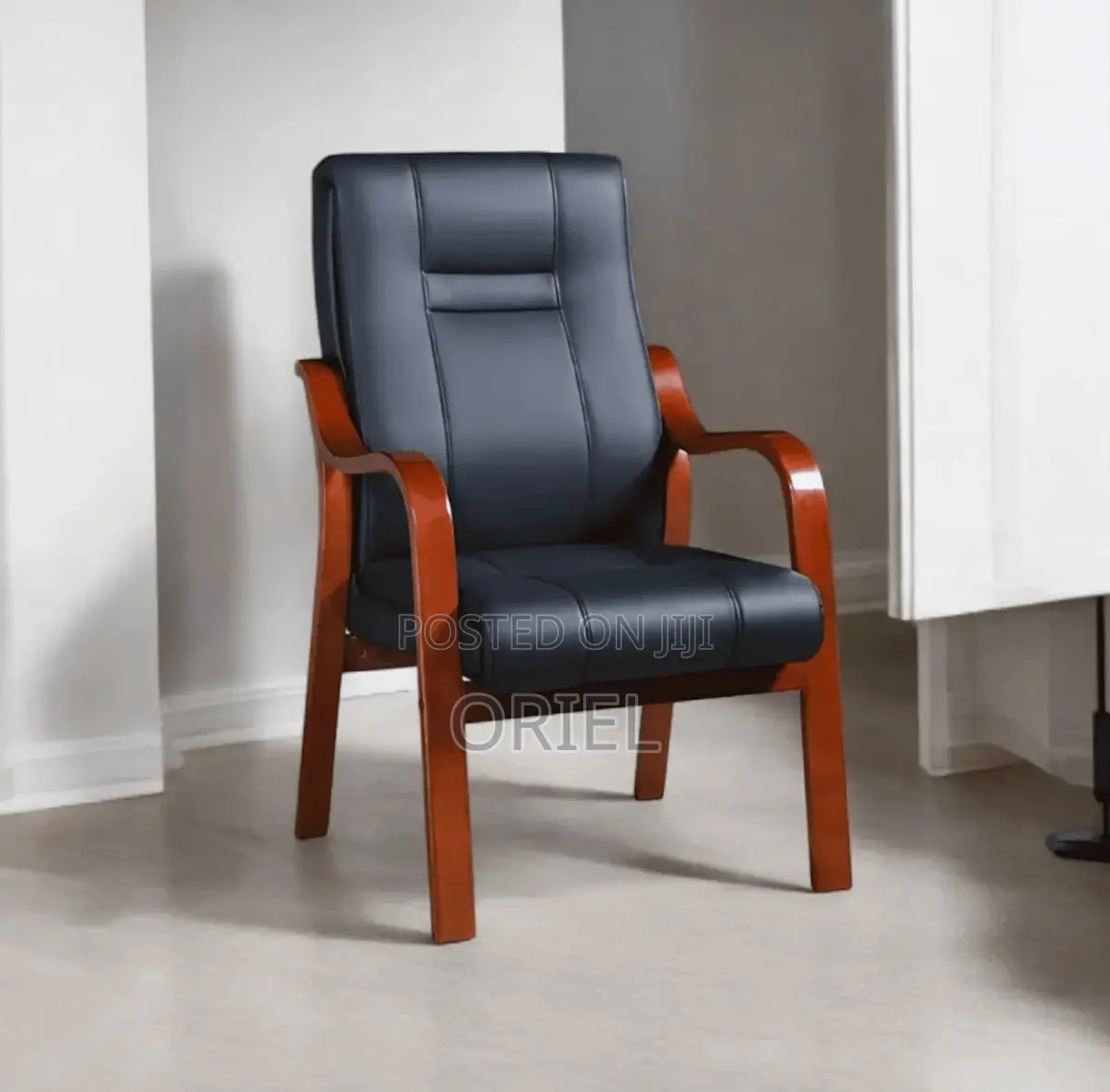 Office Chair : Director’s Visitor Chair
