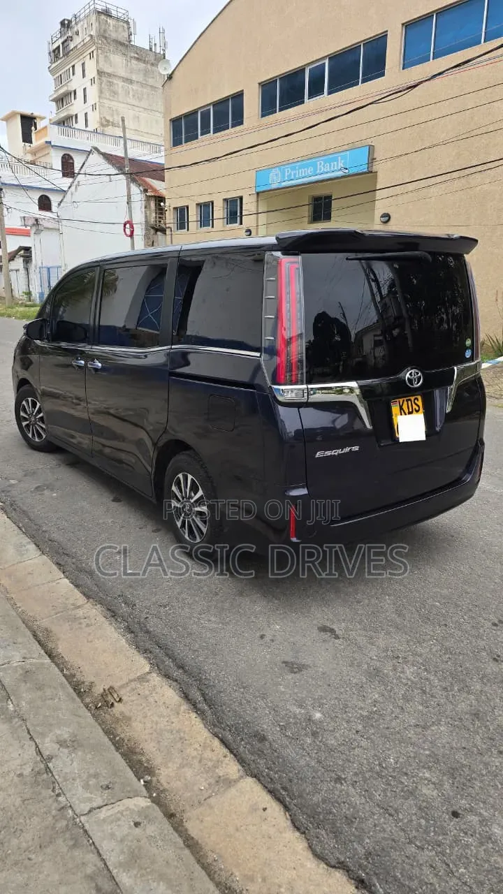 Toyota Esquire 2017 Purple