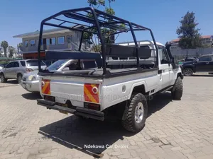 Toyota Land Cruiser 2016 White