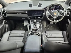 Porsche Cayenne S AWD 2019 Pearl