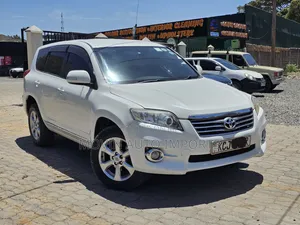 Toyota Vanguard 2010 White