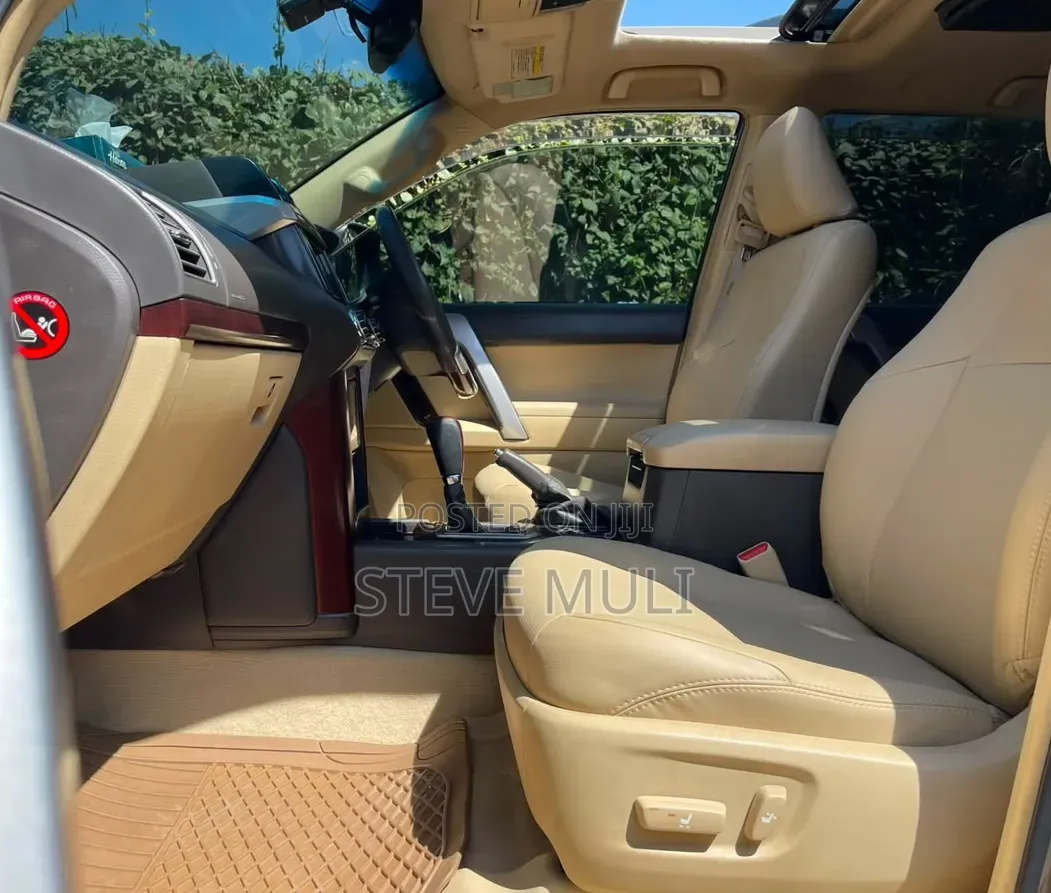 Toyota Land Cruiser Prado 2016 Brown