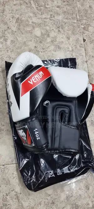 Venum Training Boxing Gloves Pair 14oz