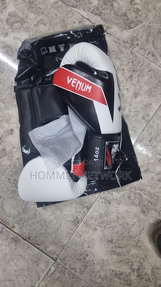 Venum Training Boxing Gloves Pair 14oz - thumbnail 3