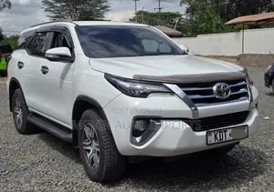 Toyota Fortuner 2018 White
