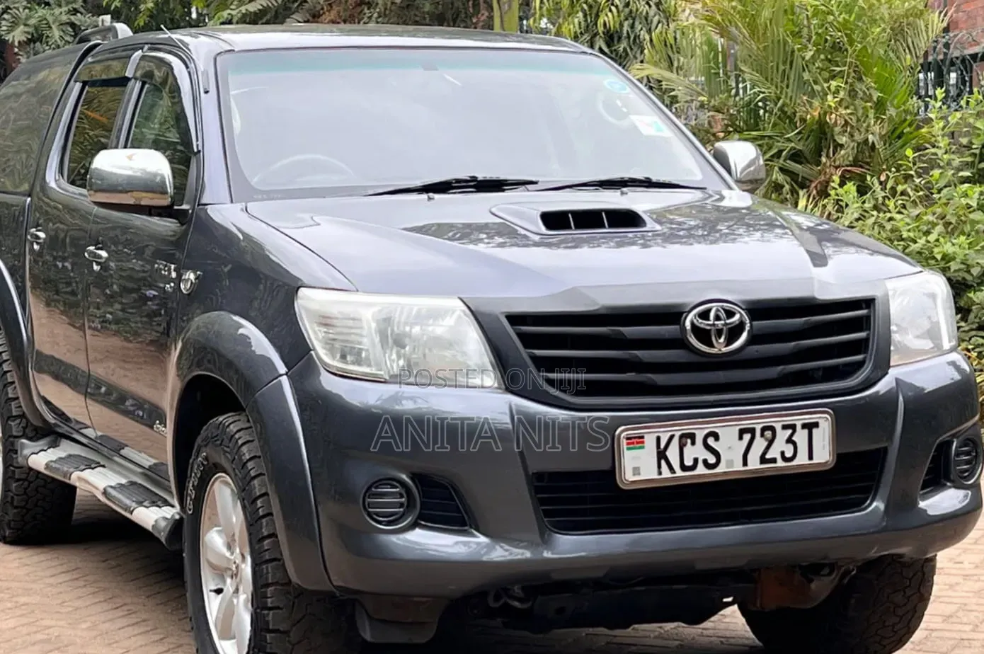 Toyota Hilux 2012 Gray