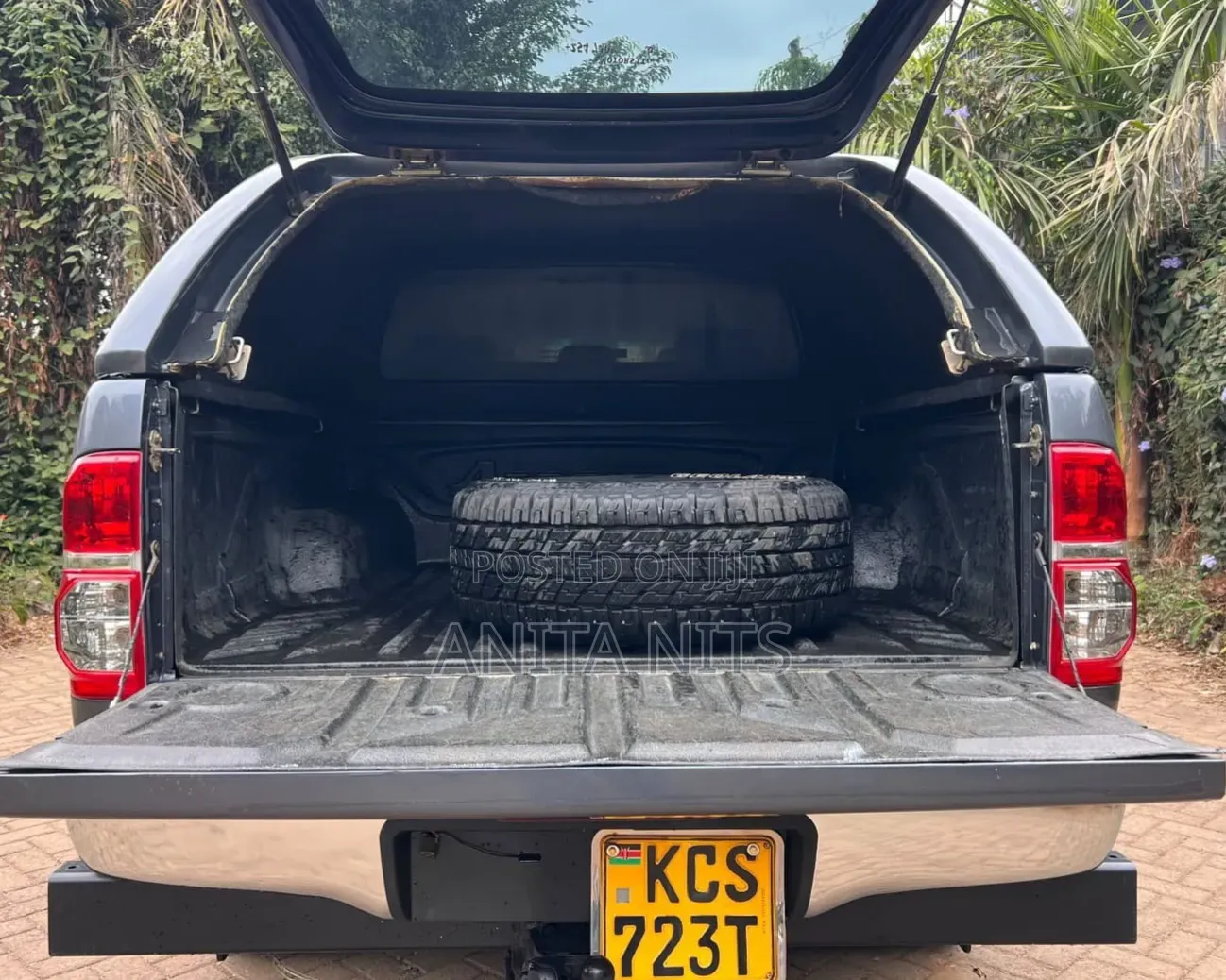 Toyota Hilux 2012 Gray