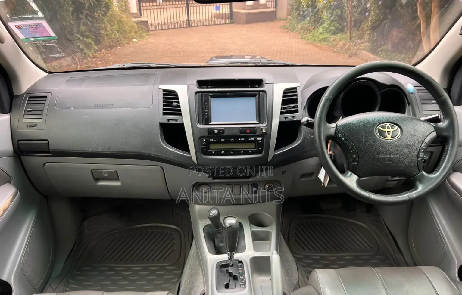 Toyota Hilux 2012 Gray