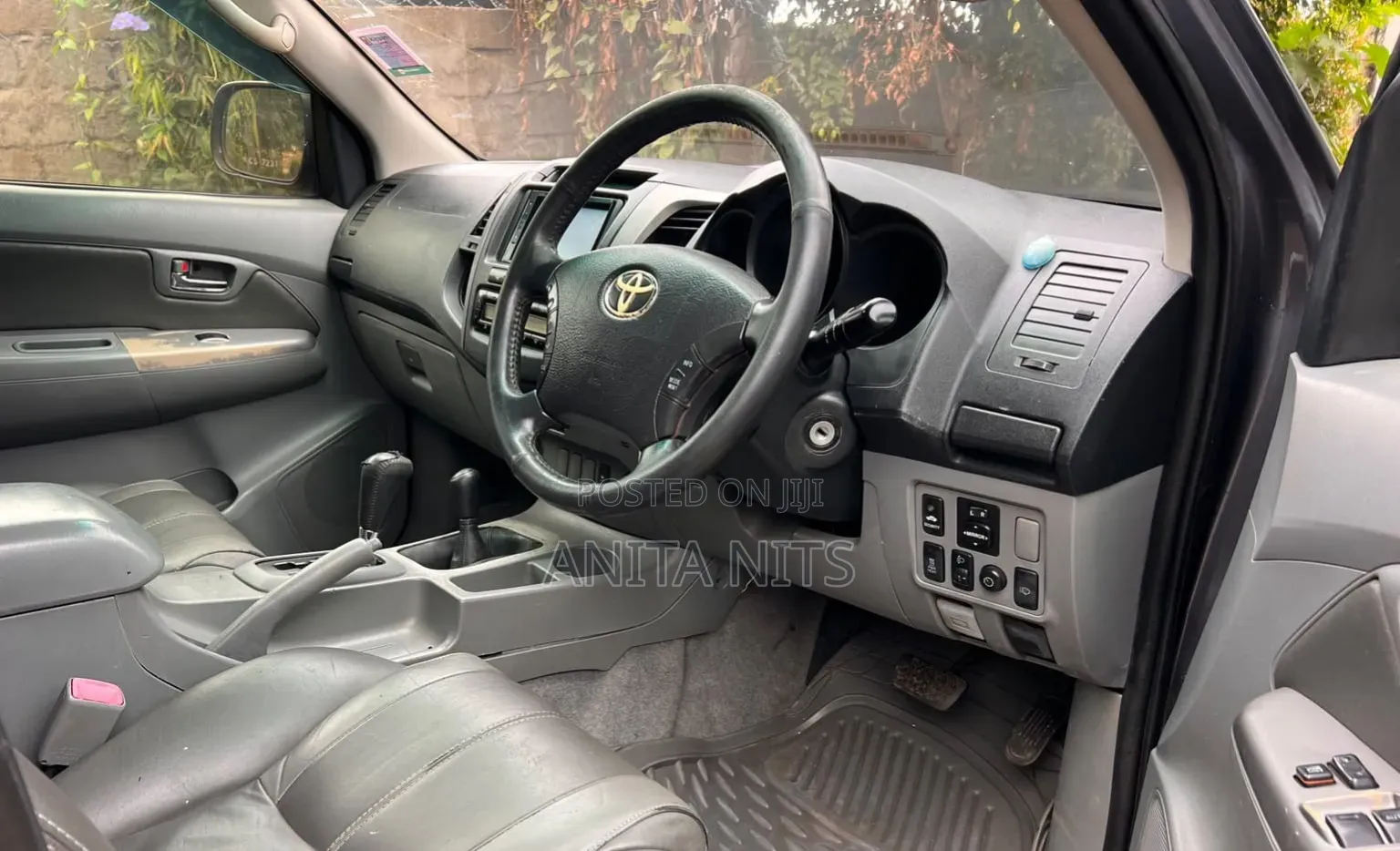 Toyota Hilux 2012 Gray