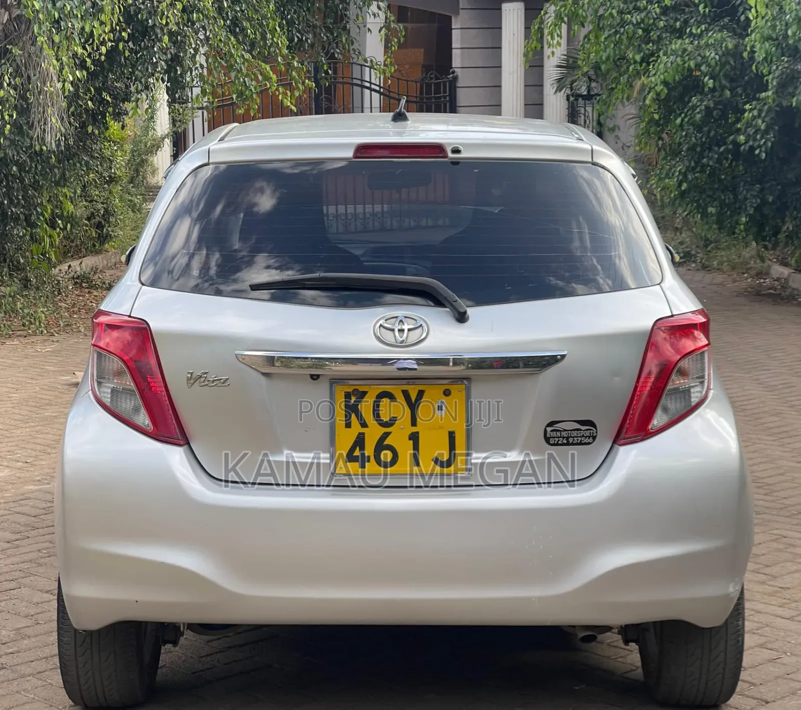 Toyota Vitz 2012 Silver