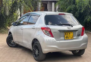 Toyota Vitz 2012 Silver