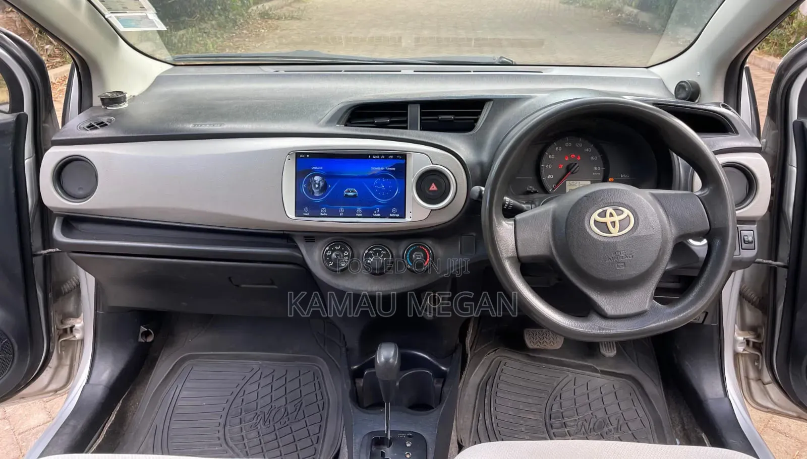 Toyota Vitz 2012 Silver