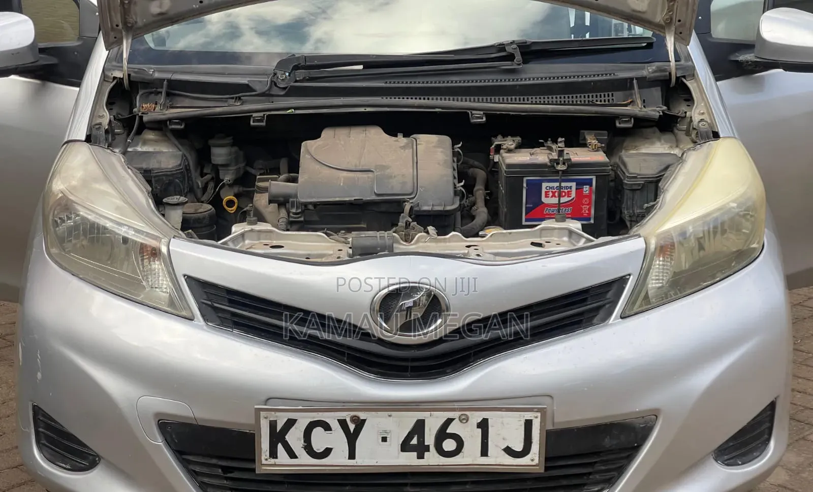 Toyota Vitz 2012 Silver