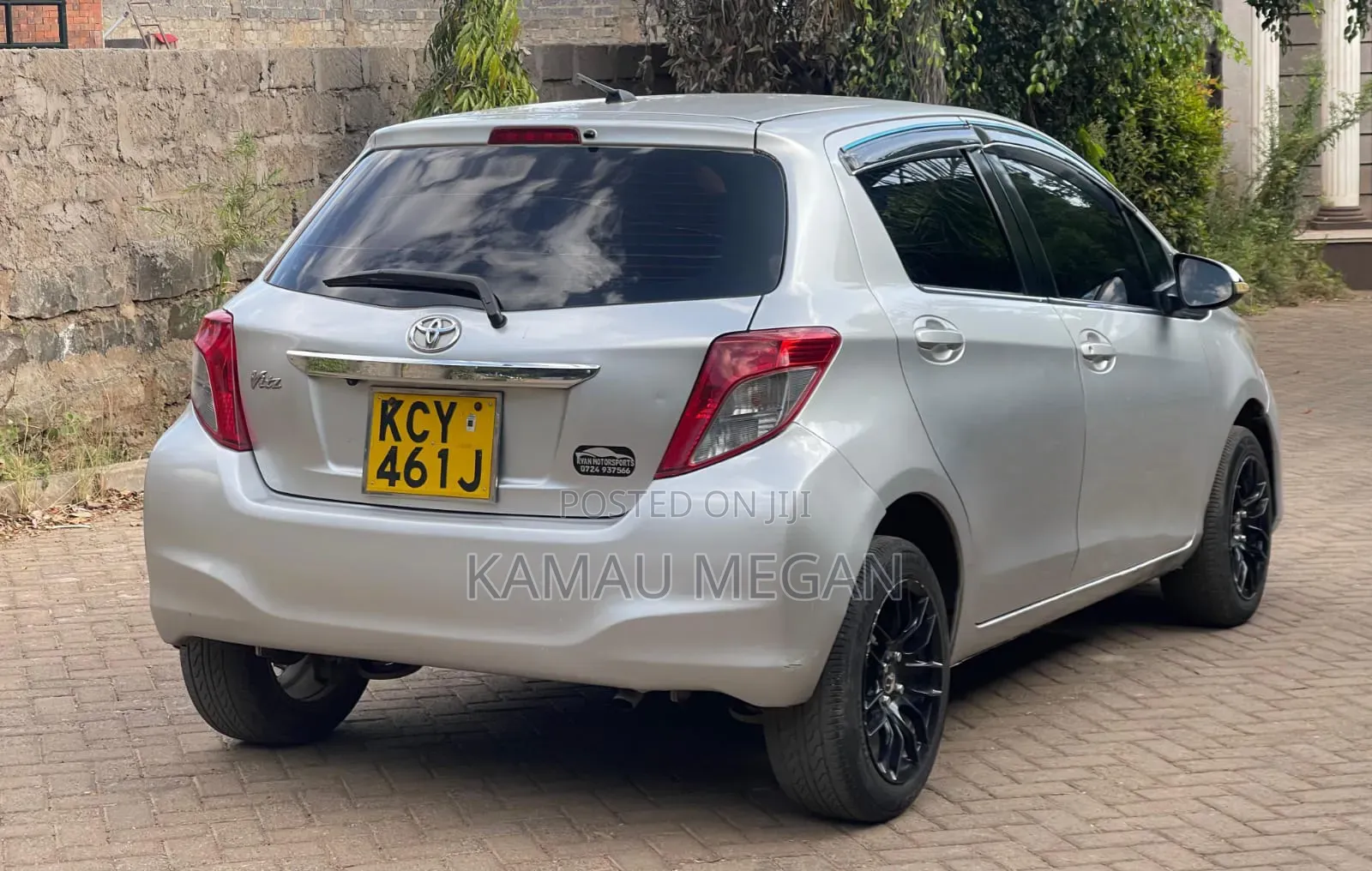 Toyota Vitz 2012 Silver