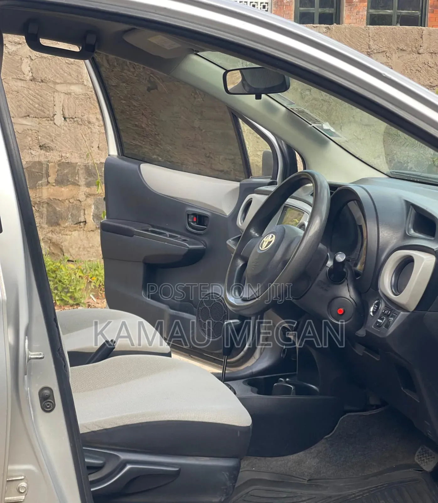Toyota Vitz 2012 Silver