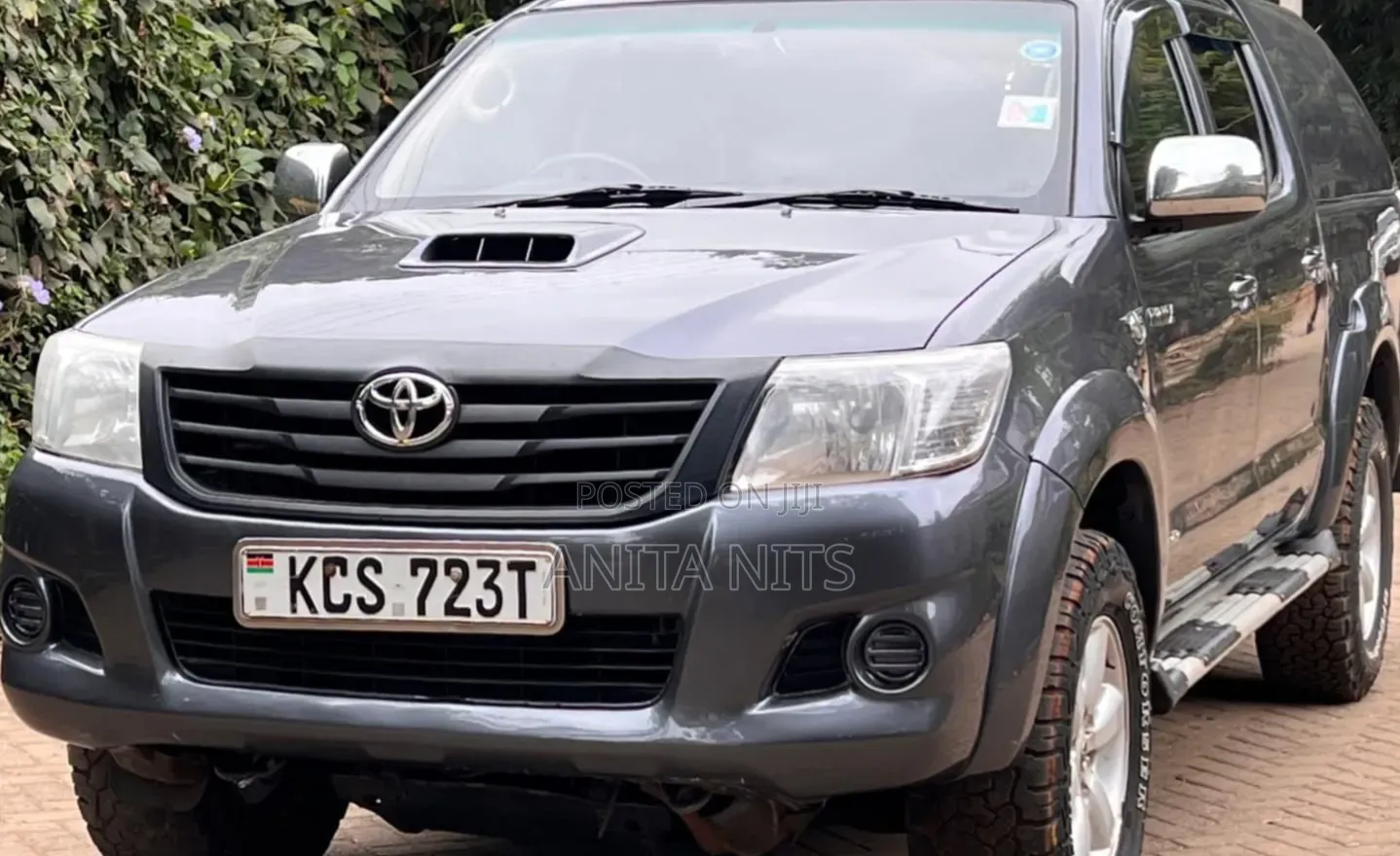 Toyota Hilux 2012 Gray