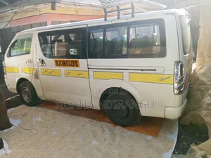 Toyota HiAce 2010 White