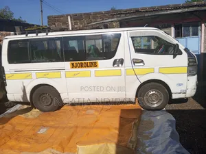 Toyota HiAce 2010 White