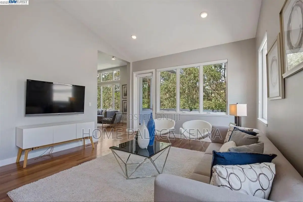 Coffee Table; Stylish Modern Center Coffee Table With Glass Top