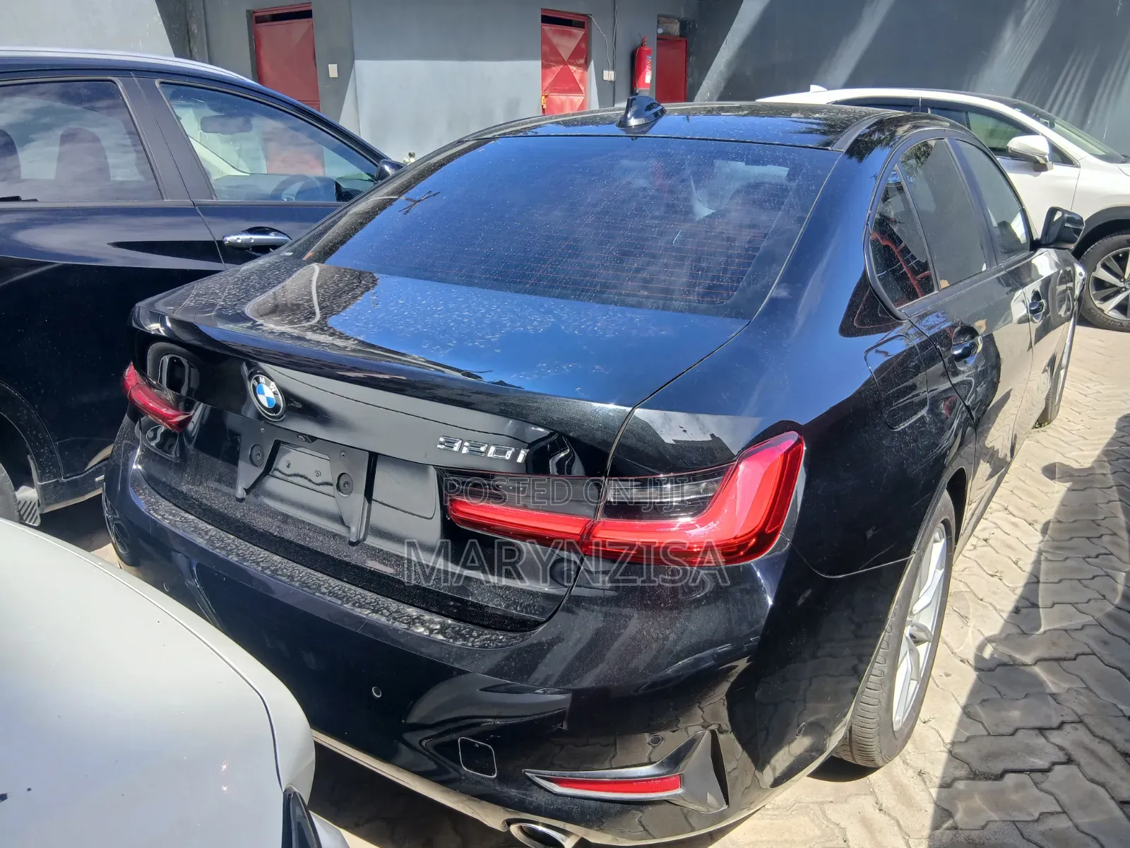 BMW 320i 2019 Black