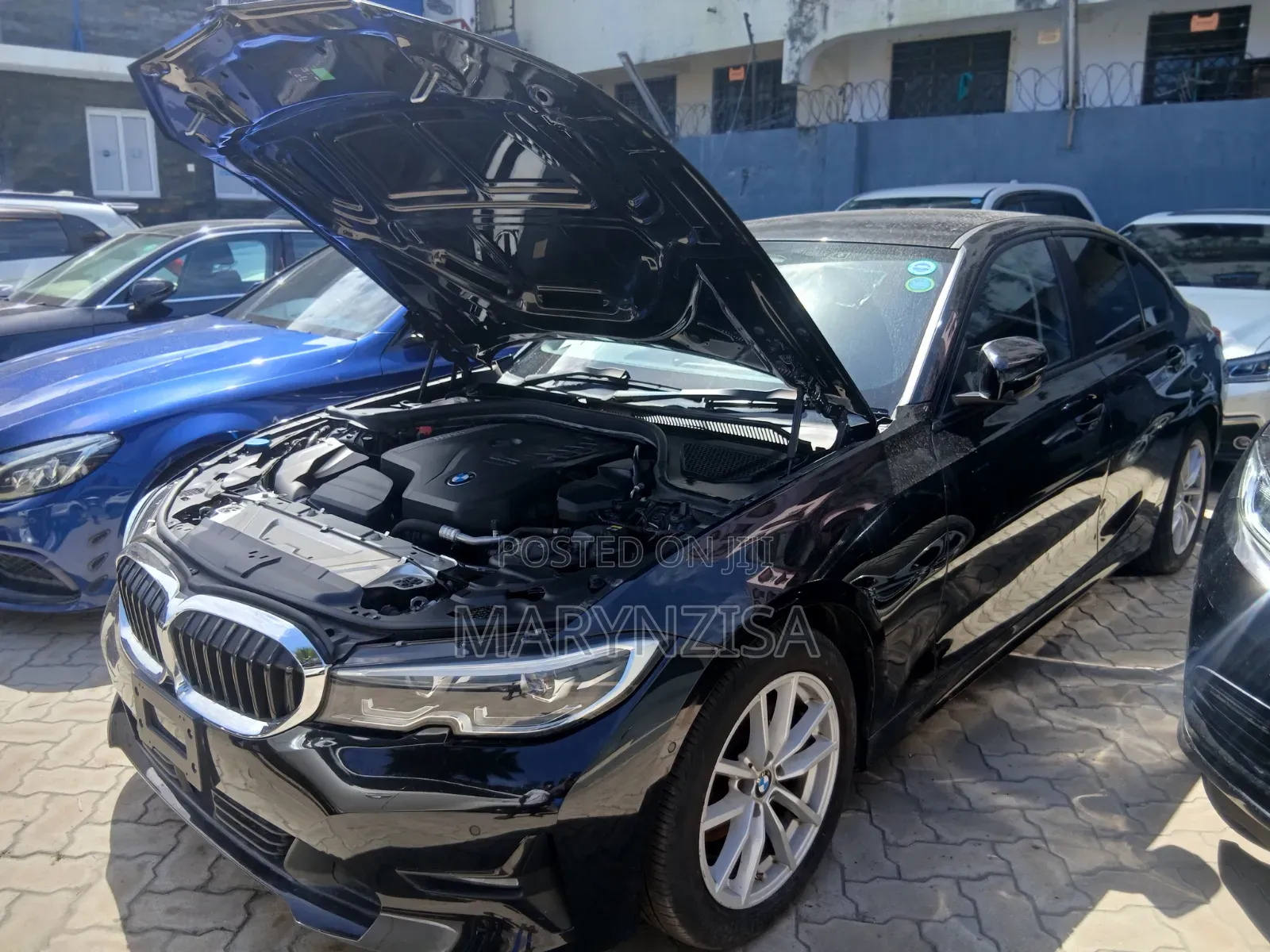 BMW 320i 2019 Black
