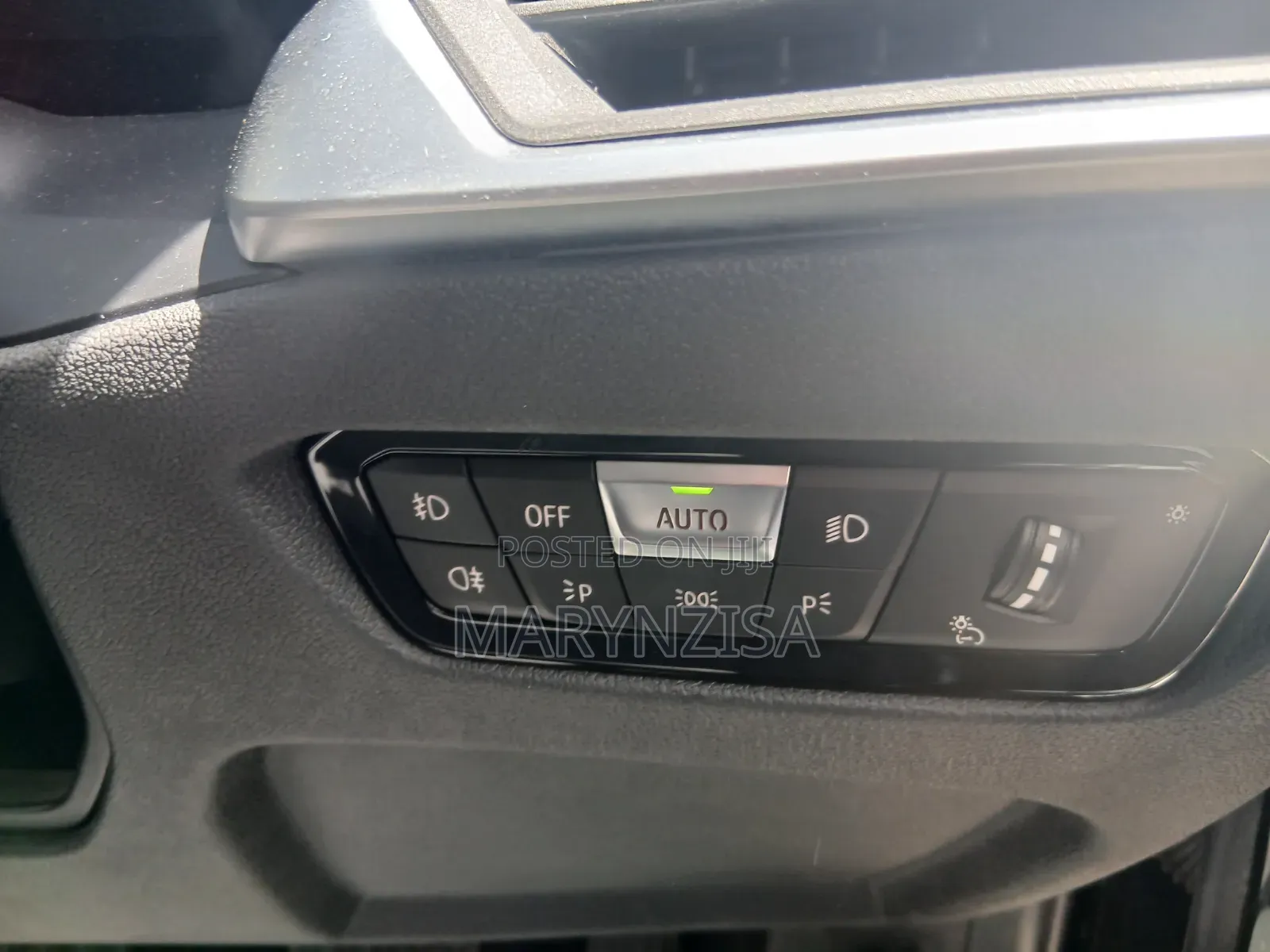 BMW 320i 2019 Black