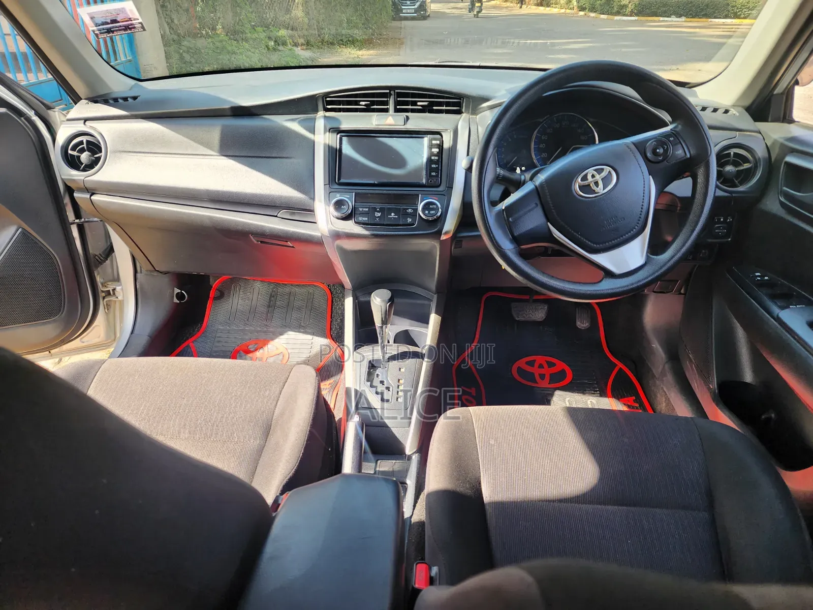 Toyota Corolla Fielder 2018 Silver