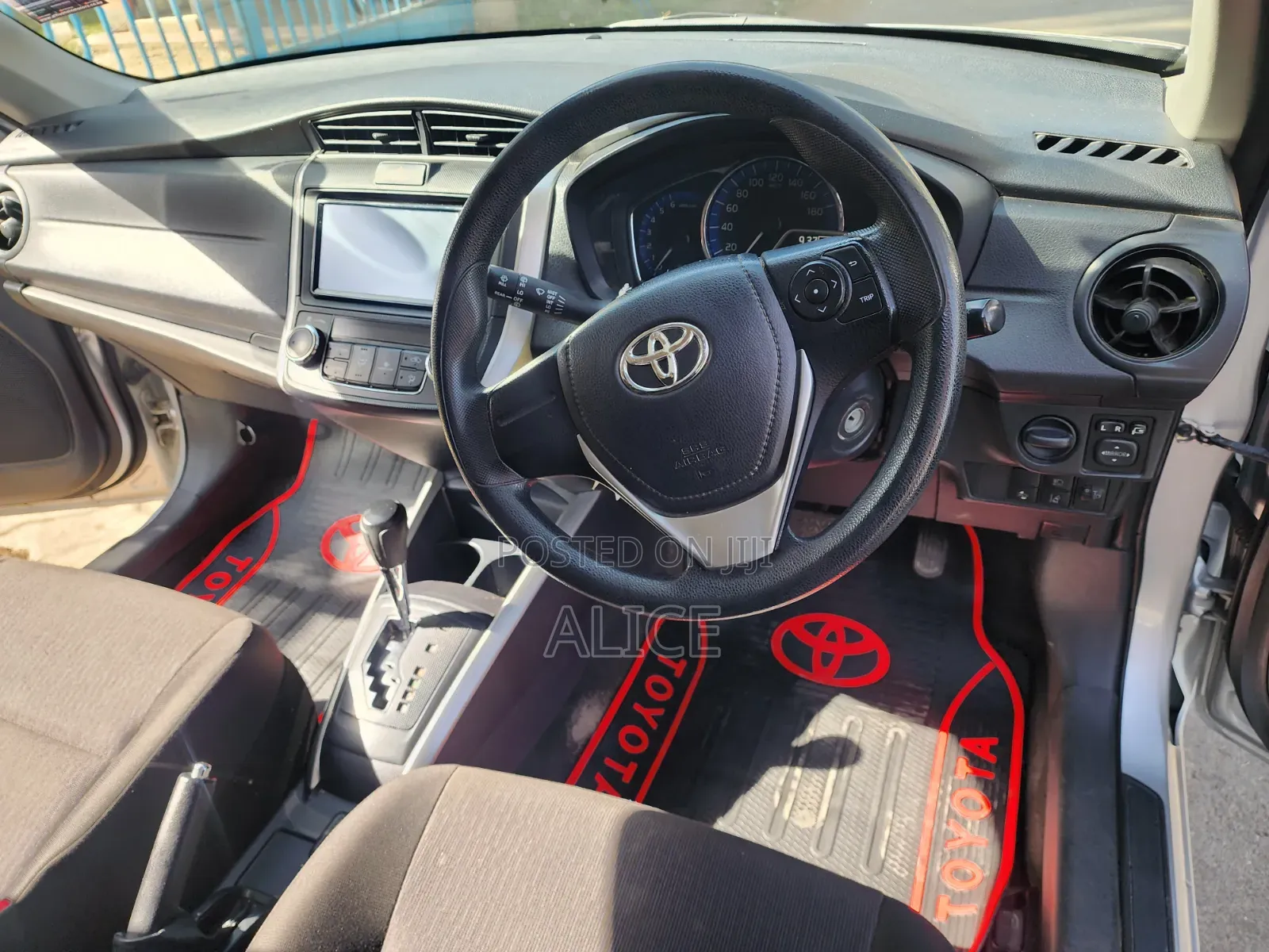 Toyota Corolla Fielder 2018 Silver