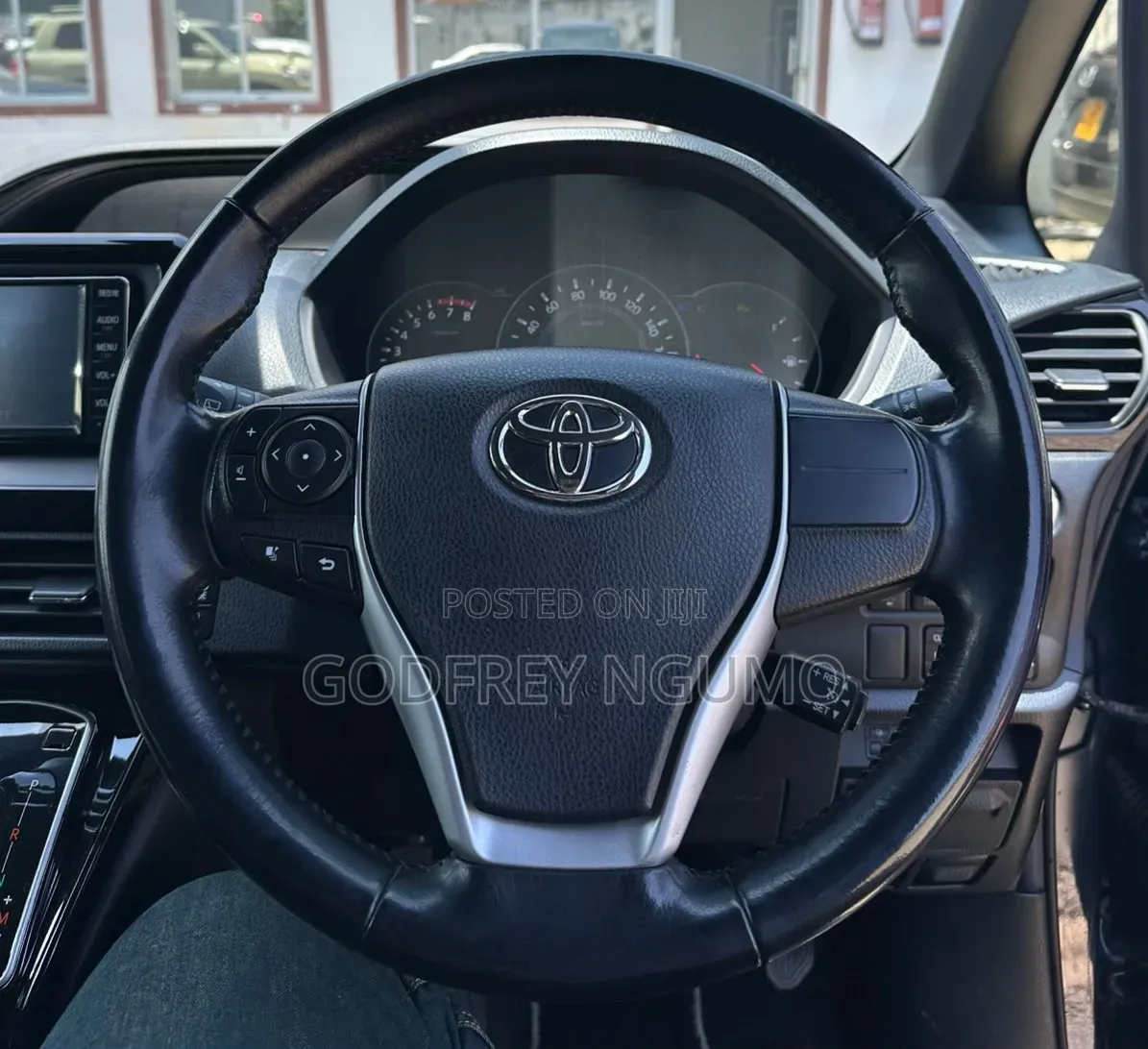 Toyota Noah 2020 Blue